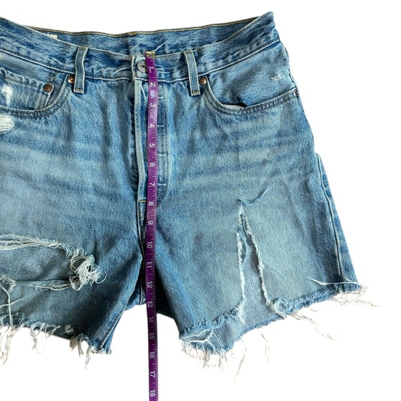 Levis Premium 501 Distressed Denim Cutoff Shorts Size 29 Medium Wash - Picture 5 of 10